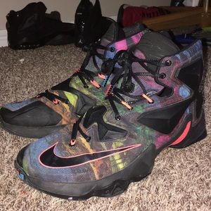 Lebron 13 Akronites